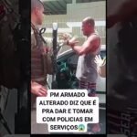 Policial armado surta em Salvador na Bahia ! Após bater boca com colegas de farda o praça entrou no seu carro e foi embora. Policial armado surta em Salvador na Bahia ! Após bater boca com colegas de farda o praça entrou no seu carro e foi embora.