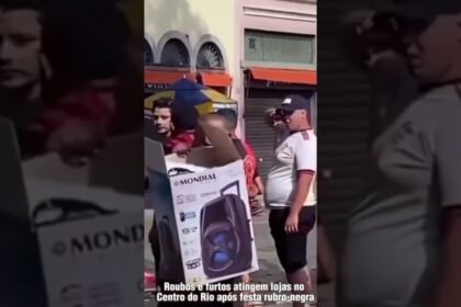 Várias lojas foram roubadas após festa do Flamengo no Rio de Janeiro! Várias lojas foram roubadas após festa do Flamengo no Rio de Janeiro!