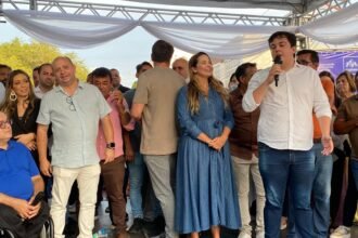 PREFEITA EDUARDA GOUVEIA DE CARPINA REALIZOU A ENTREGA DE 10 ÔNIBUS E INAUGUROU A POLICLÍNICA ESPECIALIDADE DR ALDO MOTA