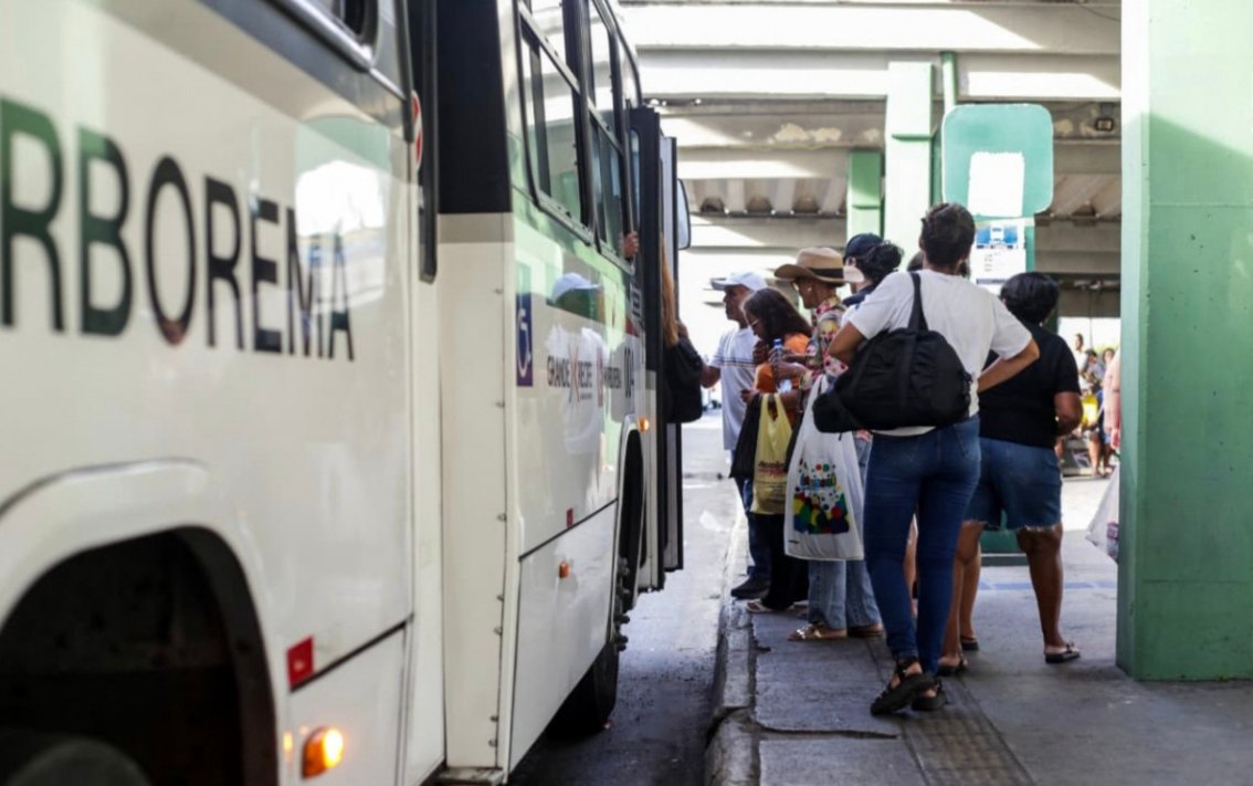 Fechamento da Ponte Duarte Coelho altera roteiros de 120 linhas de ônibus no Centro do Recife Fechamento da Ponte Duarte Coelho altera roteiros de 120 linhas de ônibus no Centro do Recife