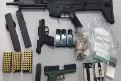 PM prende homem e apreende armamento e entorpecentes em Paulista PM prende homem e apreende armamento e entorpecentes em Paulista